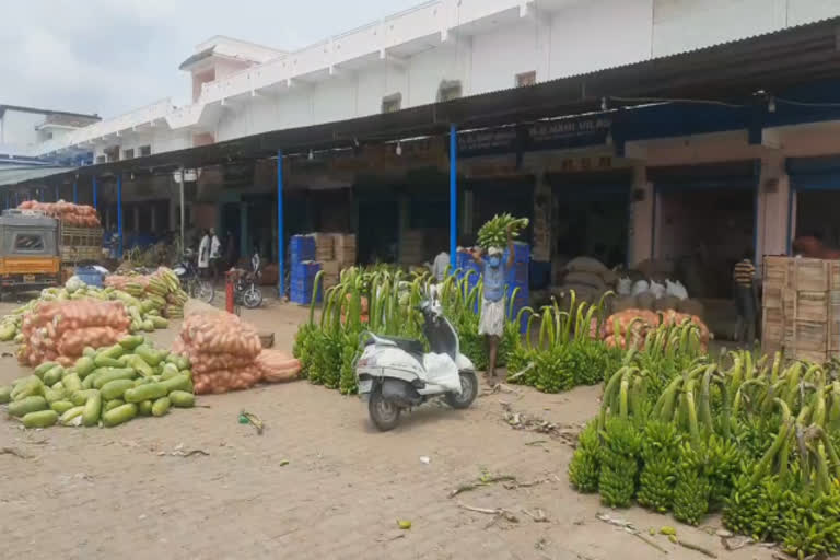 குமரியில் வாழை இலை, காய்கறிகள் விற்பனை சரிவு