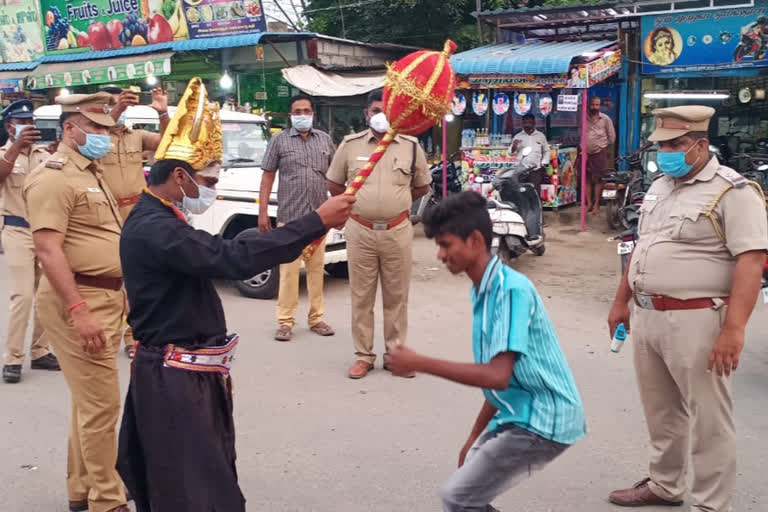 நாடக நிகழ்ச்சி மூலம் கரோனா தொற்று குறித்து விழிப்புணர்வு!