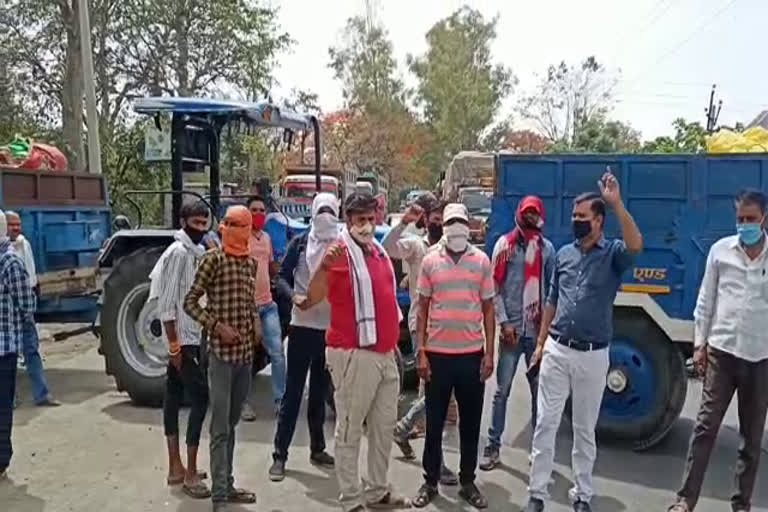 farmers-jam-on-national-highway