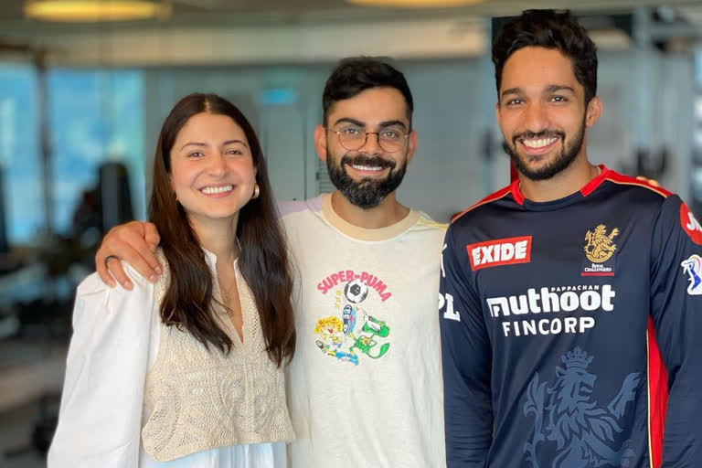 Anushka Sharma's new photo with post-pregnancy glow viral on internet