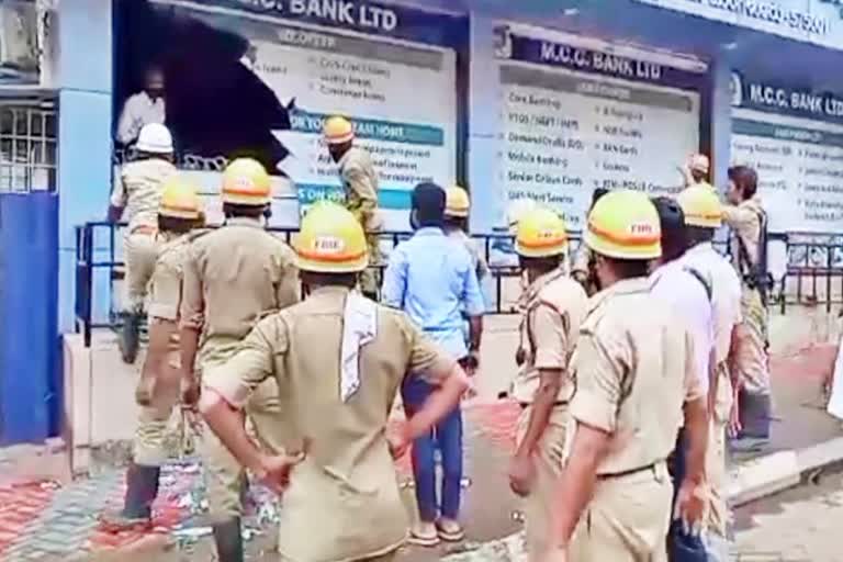 fire-broke-out-at-mnc-bank-at-mangalore-three-rescue