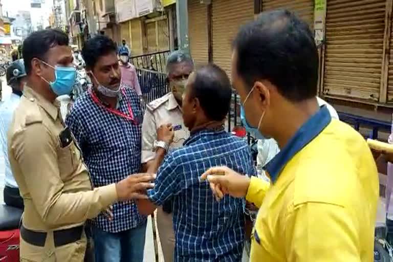 man angry on davanagere tahsildar