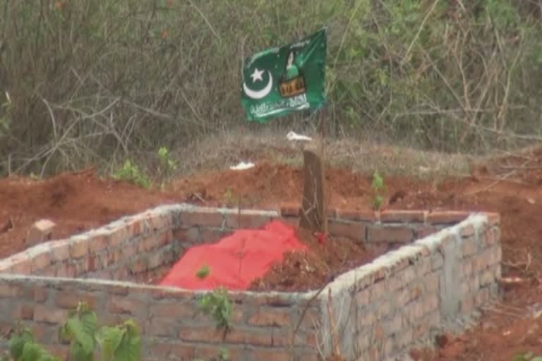 The bodies of people from different communities are burned in a cemetery