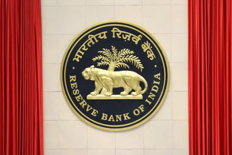 RBI restricts American Express, Diners Club from onboarding new customers from May 1