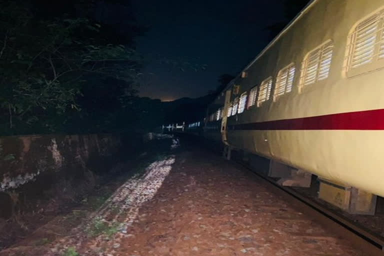 Naxals derail train in Chhattisgarh