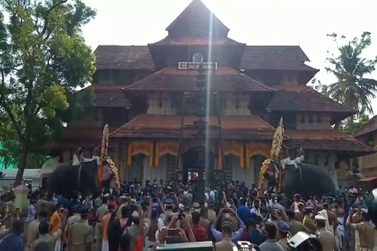 ഉപചാരം ചൊല്ലി പിരിഞ്ഞു  തൃശൂർ പൂരത്തിന്  പരിസമാപ്‌തി  തൃശൂർ പൂരം വാർത്ത  ഭഗവതിമാർ ഉപചാരം ചൊല്ലി പിരിഞ്ഞു  രക്കൊമ്പൊടിഞ്ഞു വീണ് രണ്ടു പേർ മരിച്ചു  തിരുവമ്പാടി പഞ്ചവാദ്യം  Thrissur Pooram concludes  Thrissur Pooram news  Thrissur Pooram updates