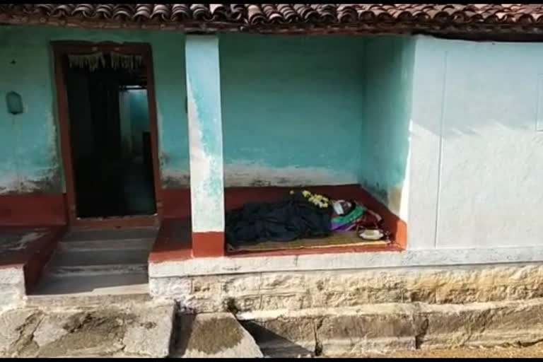 humanity died in Mandya, Woman death, Mandya corona scare, Mandya corona scare news, ಮಂಡ್ಯದಲ್ಲಿ ಸತ್ತು ಹೋದ ಮಾನವೀಯತೆ, ಮಹಿಳೆ ಸಾವು, ಮಂಡ್ಯದಲ್ಲಿ ಕೊರೊನಾ ಭಯ, ಮಂಡ್ಯ ಕೊರೊನಾ ಭಯ ಸುದ್ದಿ,