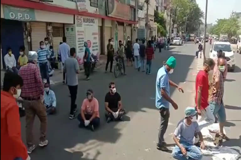 Family of covid patients blocked hospital road