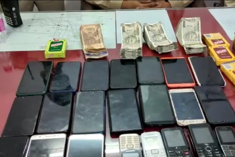 Police recovered cash and mobile from the spot