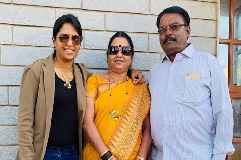 Cricketer Veda Krishnamurthy's mother Cheluvamba dies due to corona