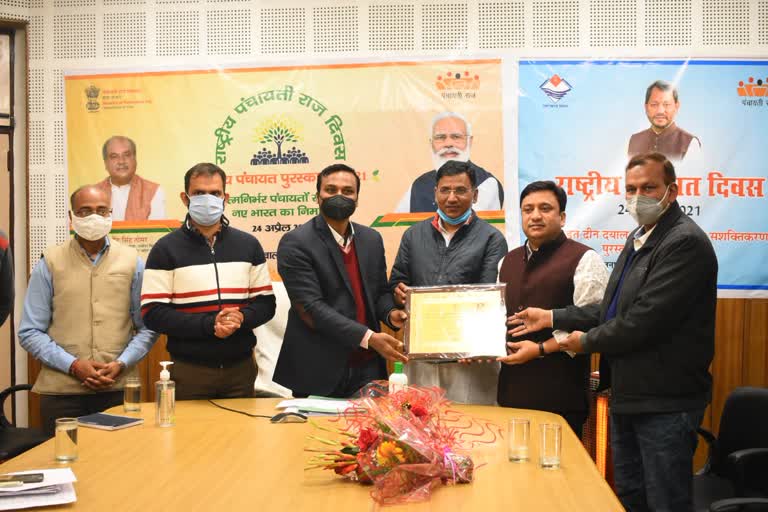 block-pramukh-mahendra-rana-received-deendayal-panchayati-award-for-third-time