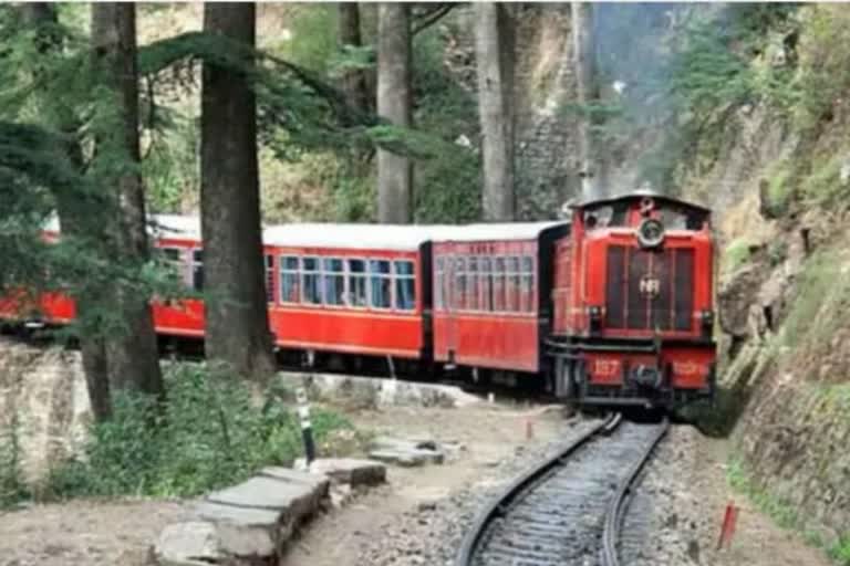 shimla-kalka-himdarshan-toy-train-stopped