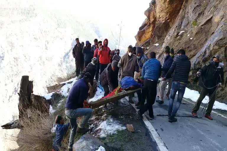 youth-jumped-into-a-ditch-near-suicide-point-in-kinnaur