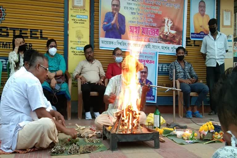 মদন মিত্রের সুস্থতা কামনায় কামারহাটিতে যজ্ঞ ৷