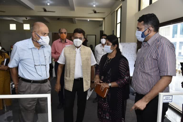 BBMP Chief secretary visited covid-19 war room in Bangalore