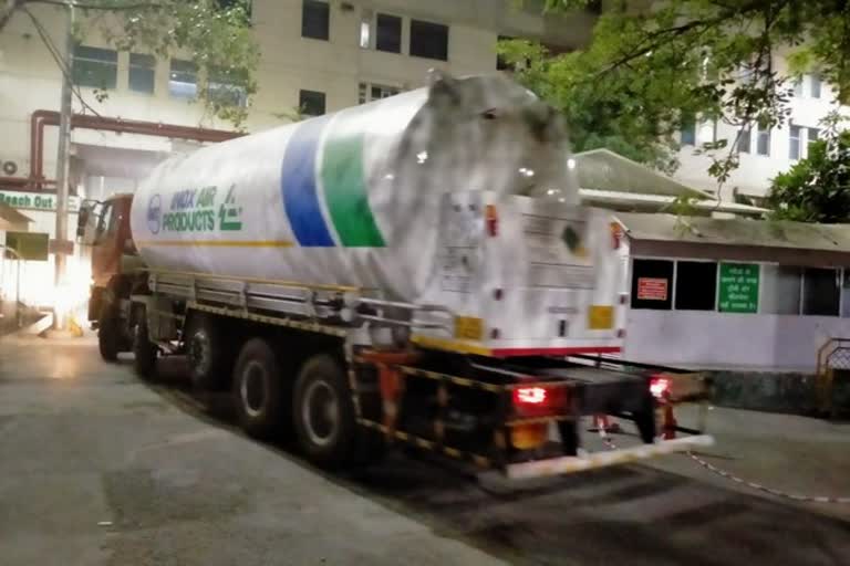 5 ton oxigen receive sir gangaram hospital delhi