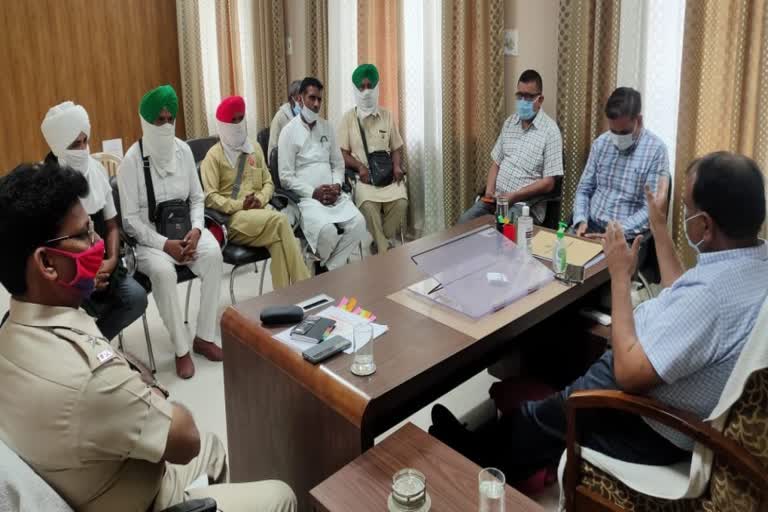 jhajjar police registered case against 18 farmers to make KMP toll free