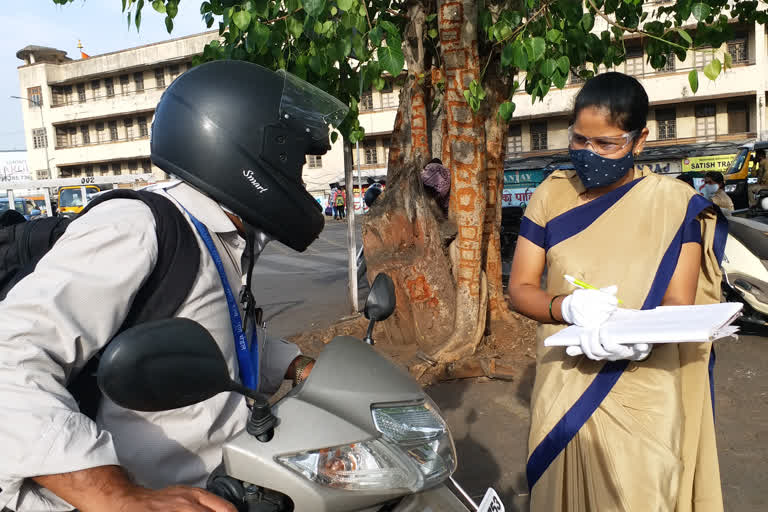 female police officer