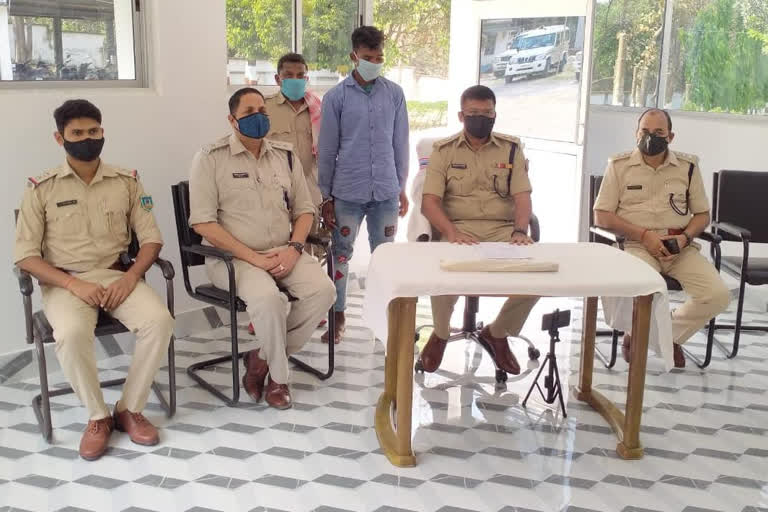 Two accused of theft arrested in flipkat office in sahibganj