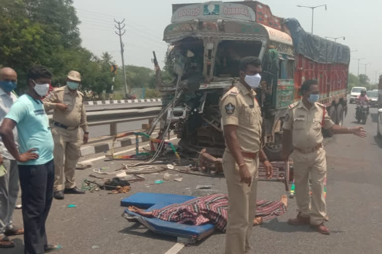 నాదెండ్ల మండలంలో రోడ్డు ప్రమాదం