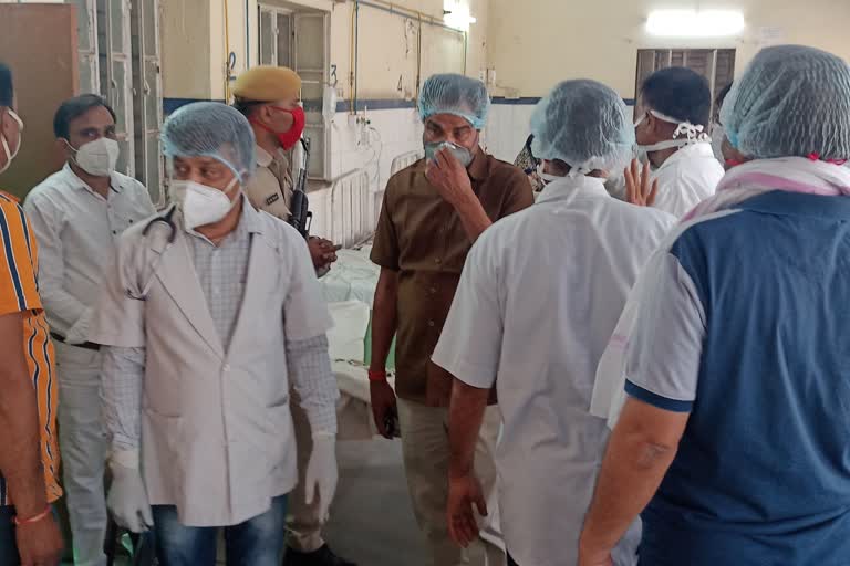 Bari MLA Girraj Singh Malinga visits hospital