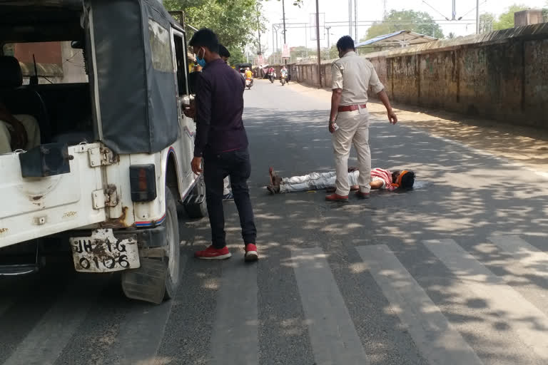 young man  lying in  middle road in jamtara