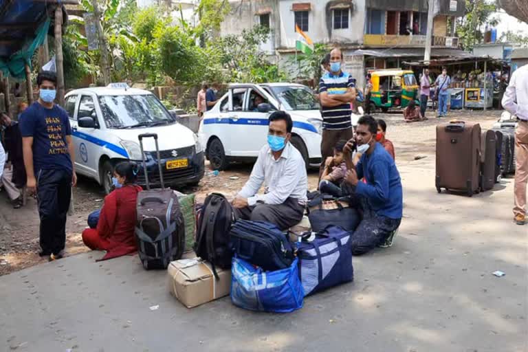 সীমান্ত বন্ধ হওয়ায় পেট্রাপোলে আটকে পড়েছেন বহু বাংলাদেশি ৷