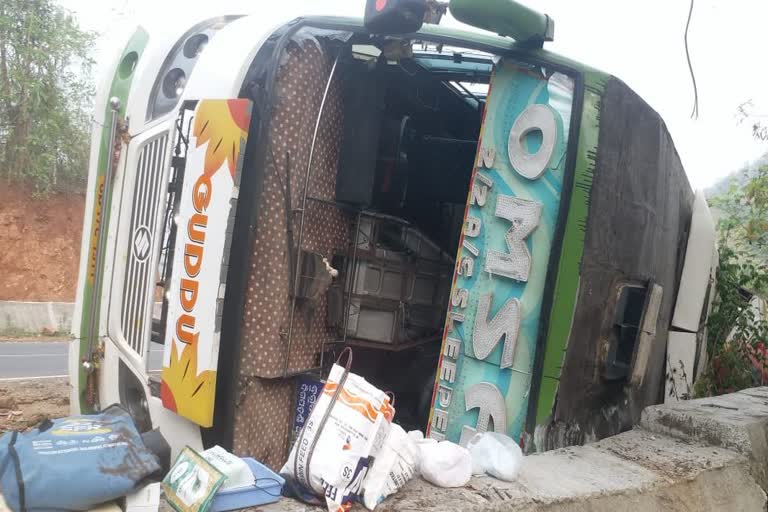 bus accident in raygada, 10 injurd
