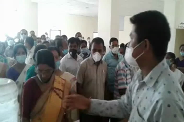 tension-in-khumtai-ideal-hospital-regarding-covid-vaccine-etv-bharat-news