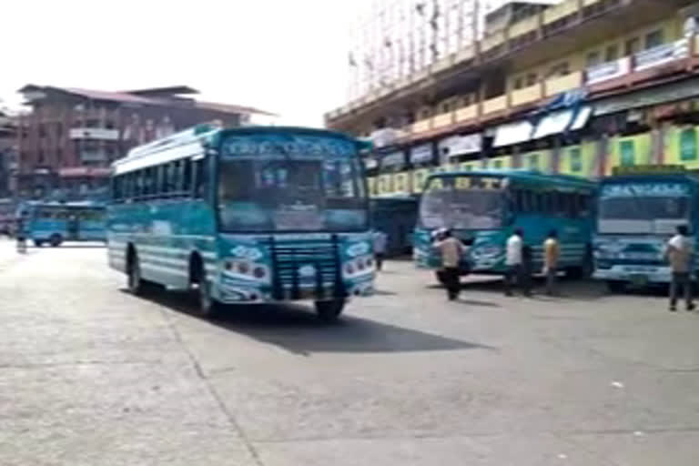 KL_KNR_01_27.4.21_bus_KL10004  private bus crisis  kannur  covid restrictions  കൊവിഡ് വ്യാപനം; സ്വകാര്യ ബസ് മേഖല പ്രതിസന്ധിയിൽ  കണ്ണൂർ: