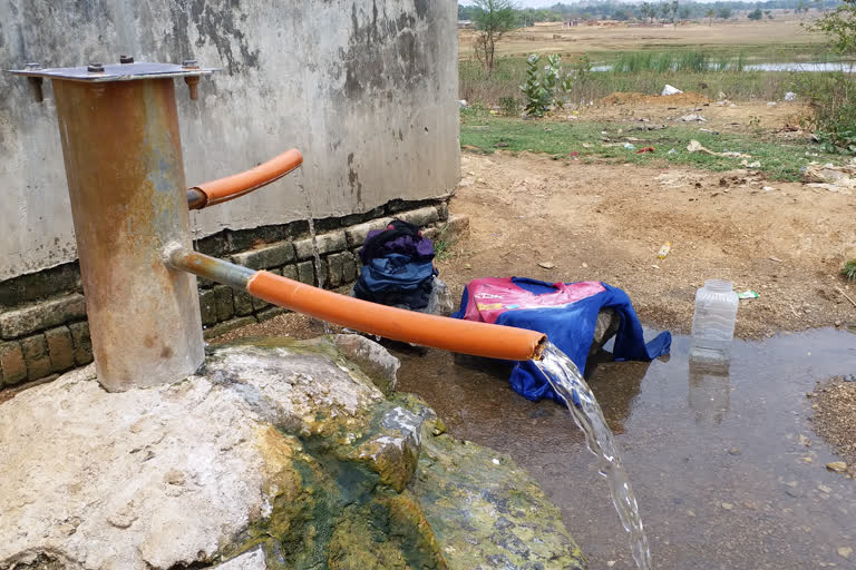 water flowing continuosly in lakhikundi village dumka