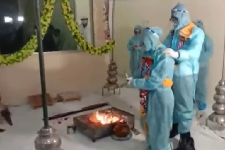 couple-gets-married-in-ppe-kits-after-groom-tests-covid-positive-in-madhya-pradesh-video-gets-viral