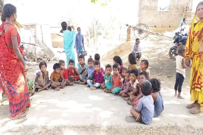 anganwadi-center-is-not-in-tribal-village-of-giridih