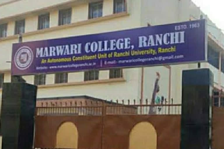 16 students of marwari college doing health advisory work in ranchi