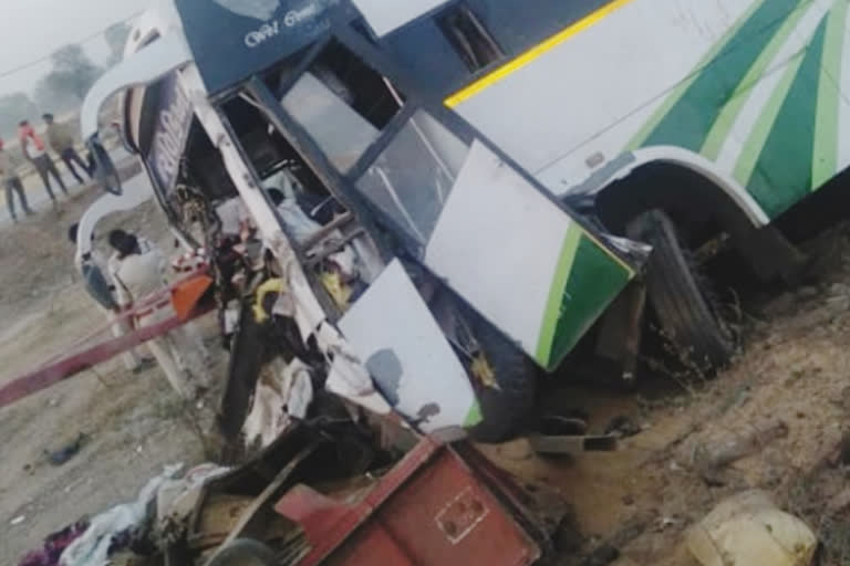 A bus full of high-speed workers crashed into a tractor
