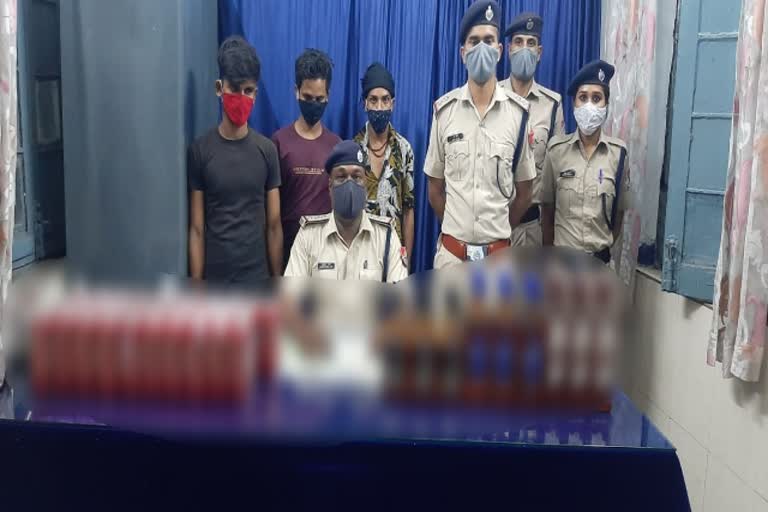 koderma-rpf-arrested-smuggler-with-alcohol