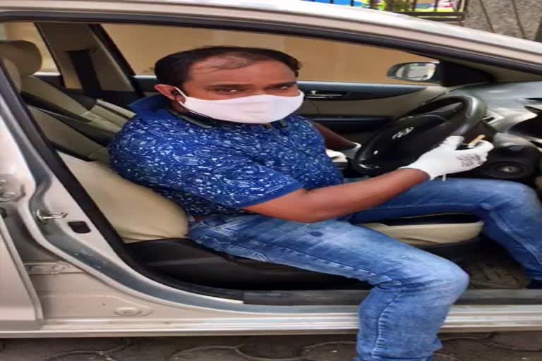 devendra-arrived-in-noida-from-bokaro-with-an-oxygen-cylinder