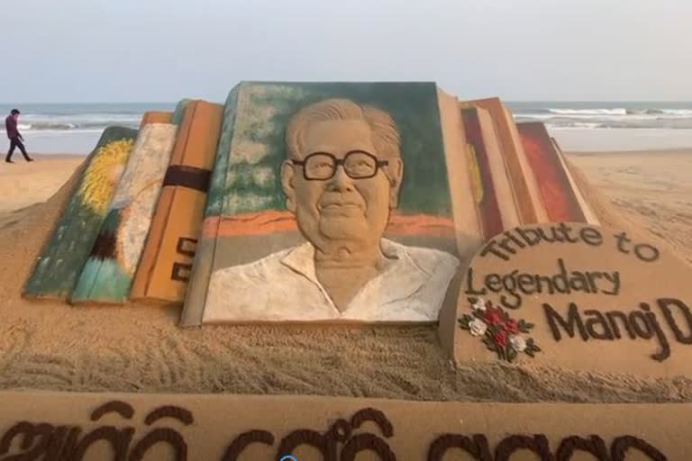 tribute-to-Manoj Das-by-sand-art-in-puri