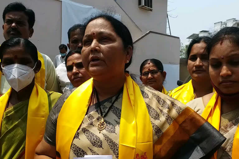 Municipal Councilor chintakayala padmavathi