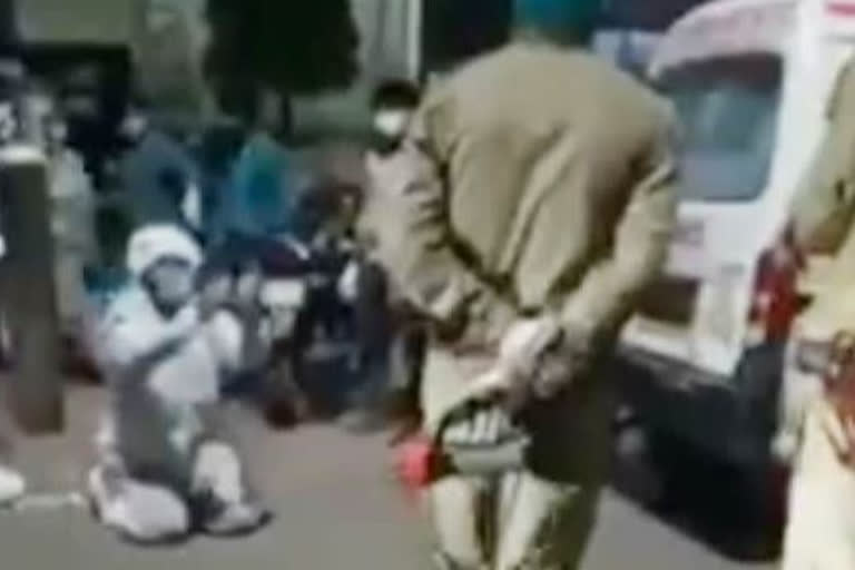 Agra Man Kneeling, Begging To Cops, viral video starts New Oxygen Controversy in Uttar Pradesh