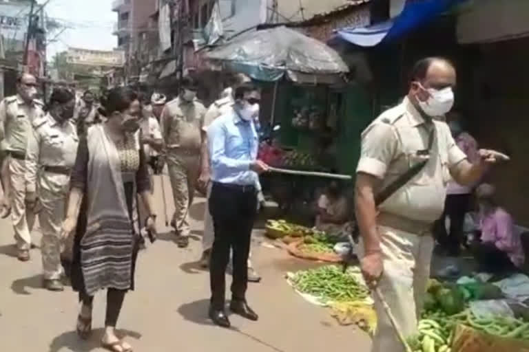 dhanbad district administration ordered to put vegetable market in open ground