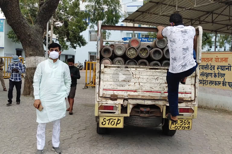 oxygen cylinder vehicle