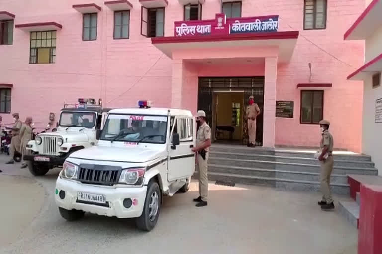 देह व्यापार के आरोप में महिला सहित दो गिरफ्तार, Two arrested including woman on charges of prostitution