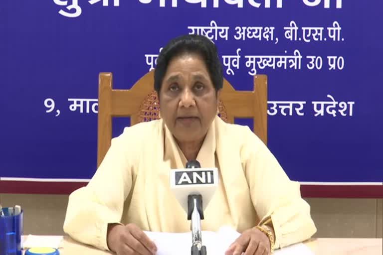 Take steps to prevent spread of COVID-19 in villages  Mayawati suggests UP govt  take steps to prevent spread of covid in up villages says mayawati  മായാവതി  യുപി കൊവിഡ് വാര്‍ത്ത  ഉത്തര്‍പ്രദേശ് കൊവിഡ്  കൊവിഡ് വാര്‍ത്ത