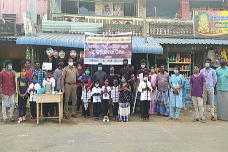 பொதுமக்களுக்கு இலவச கபசுர குடிநீர், முக கவசம் -  மாணவர்கள் கரோனா விழிப்புணர்வு