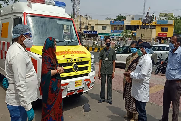 mla gave ambulance to district hospital