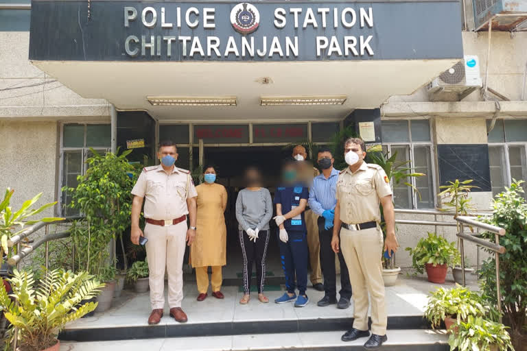 Cr park police save two children life in delhi