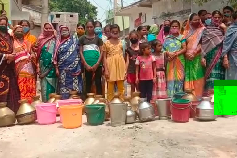 womens-were-strike-for-drinking-water- in Balangir