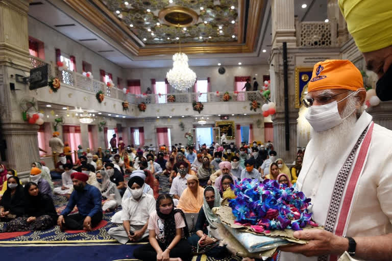 Prime Minister Narendra Modi visited Gurudwara Sis Ganj Sahib in Delhi