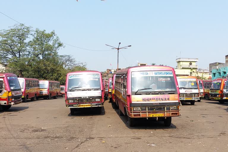 করোনা সংক্রমণ রুখতে বাস বন্ধ